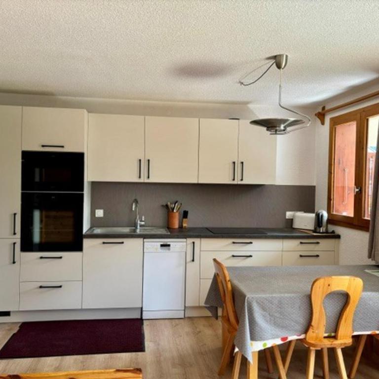 Appartement lumineux avec balcon - 4 personnes - FR-1-464-91 - Two-Bedroom Apartment - 14