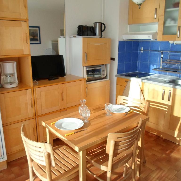 Appartement avec Balcon et Animaux Acceptés à Balaruc-les-Bains - FR-1-503-20 - Studio - 14
