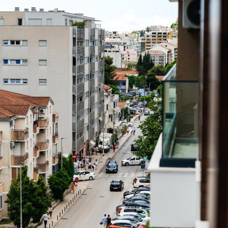 Central Apartments Budva - Apartman sa Pogledom na Grad - 2
