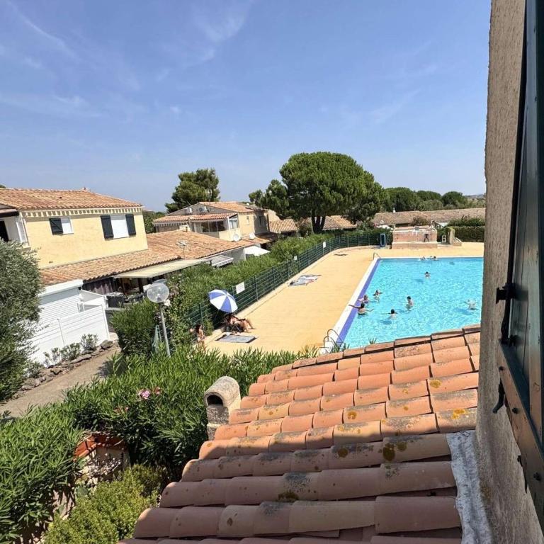 Villa mitoyenne T3 avec piscine et parking - FR-1-607-49 - Maison de Vacances - 12