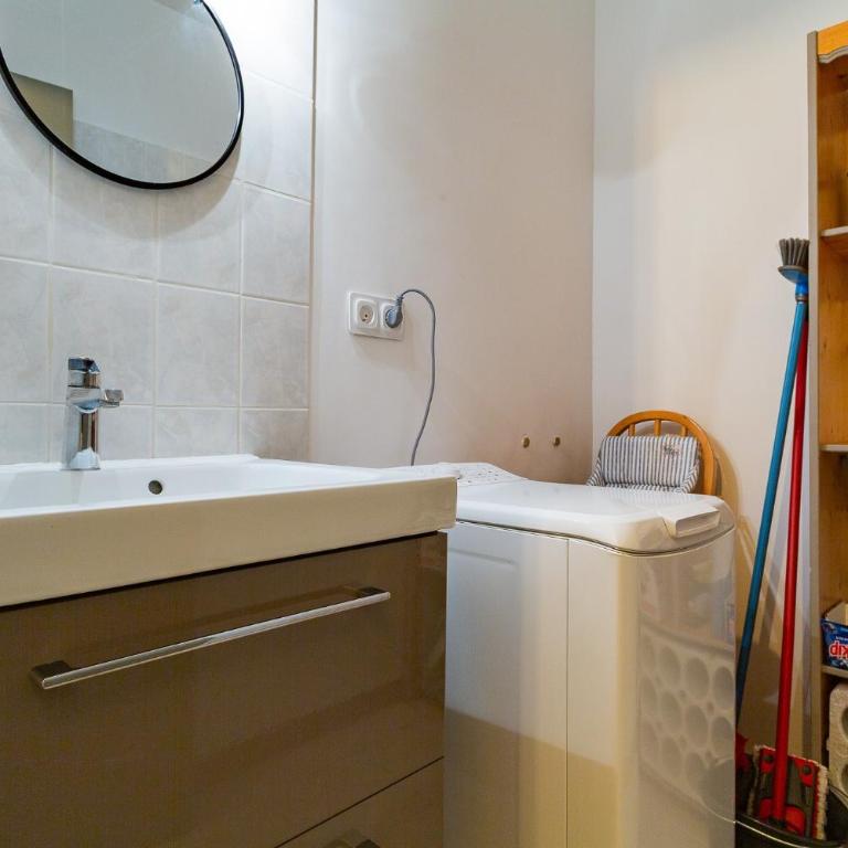 Gîte La Peyrolle - Chambre Quadruple avec Douche - 23