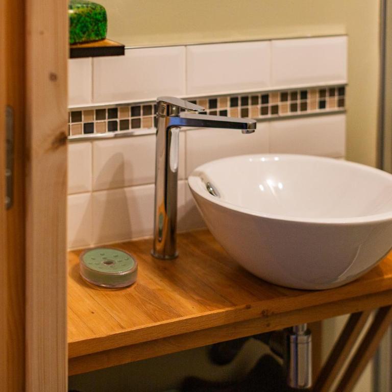 Gîte La Peyrolle - Chambre Quadruple avec Douche - 22