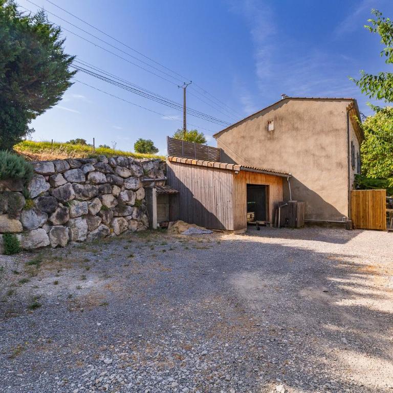 Gîte La Peyrolle - Chambre Quadruple avec Douche - 27