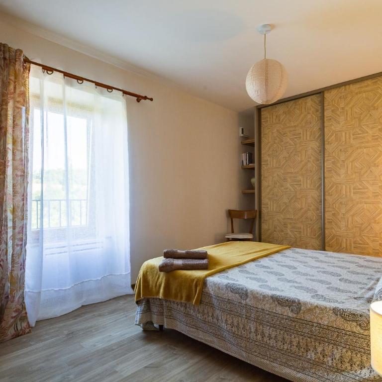 Gîte La Peyrolle - Chambre Quadruple avec Douche - 17