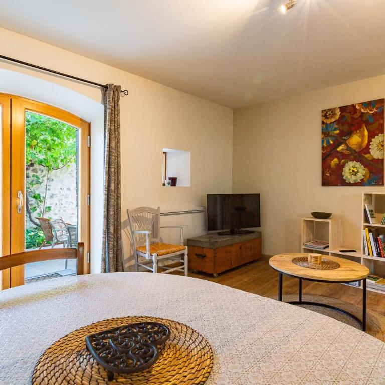 Gîte La Peyrolle - Chambre Quadruple avec Douche - 5