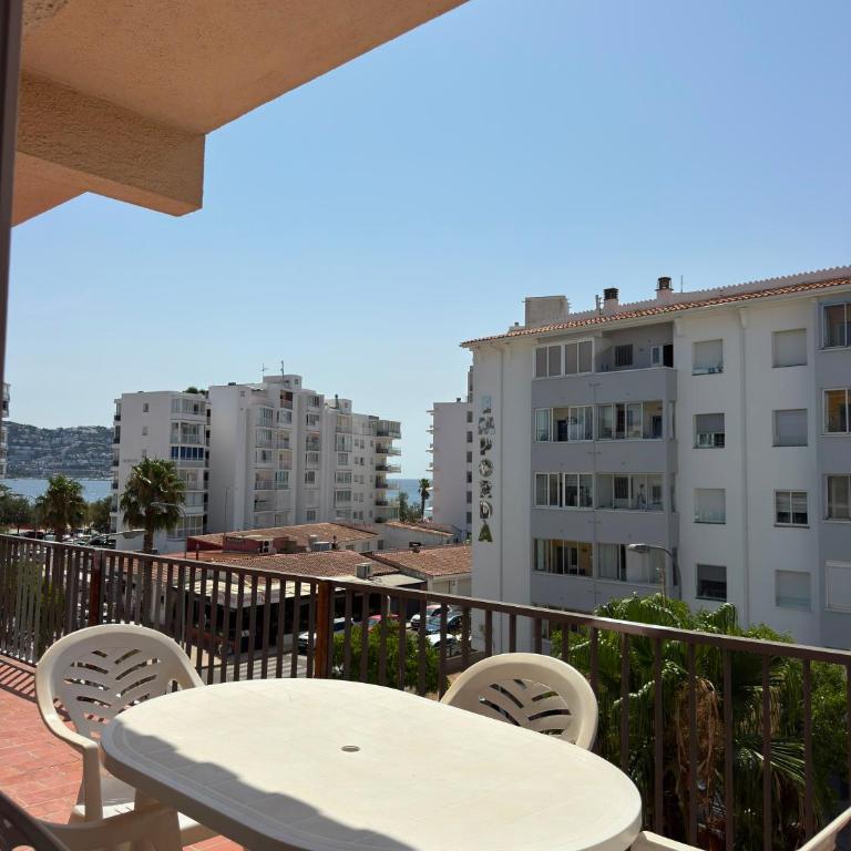 vistas al mar roses 3331 - Apartamento de 2 dormitorios con terraza y vistas al mar - 1