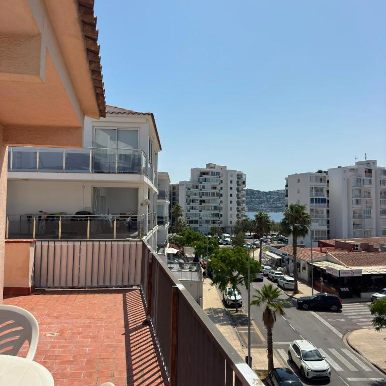 vistas al mar roses 3331 - Apartamento de 2 dormitorios con terraza y vistas al mar - 2