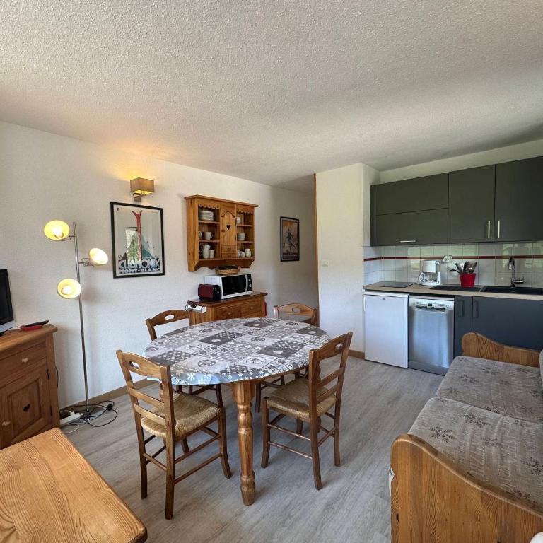 Bel appartement 36m² rénové, sans internet, 2 ch, 6 couchages à Morillon - Appartement 2 Chambres - 6