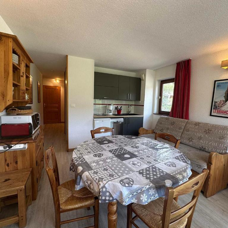 Bel appartement 36m² rénové, sans internet, 2 ch, 6 couchages à Morillon - Appartement 2 Chambres - 8