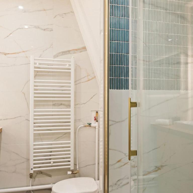 BnBNova - Eiffel Tower & Champ de Mars - Sleeps 4 - Appartement - 10