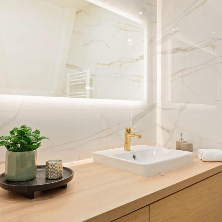 BnBNova - Eiffel Tower & Champ de Mars - Sleeps 4 - Appartement - 14