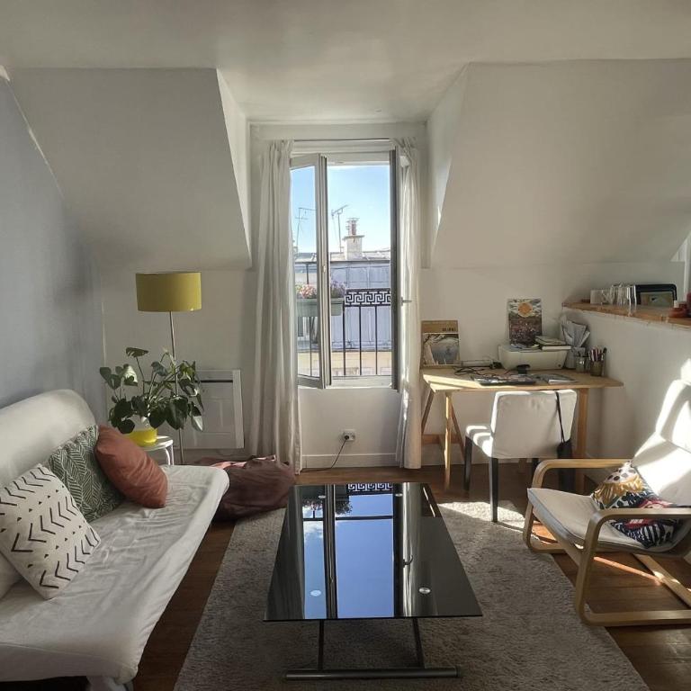 Appartement deux chambres avec balcon Paris 9e - Appartement - 1