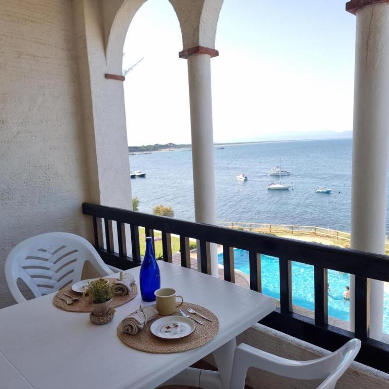 Apartamento acogedor con terraza y piscina a 50m de la playa - HISP-236-123 - Apartment - 1