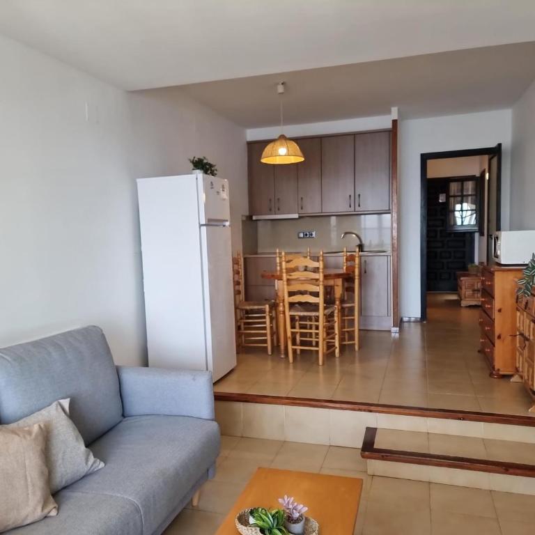 Apartamento acogedor con terraza y piscina a 50m de la playa - HISP-236-123 - Apartment - 5