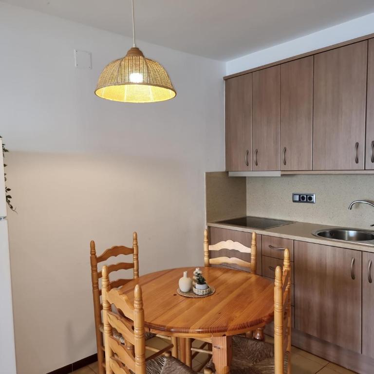 Apartamento acogedor con terraza y piscina a 50m de la playa - HISP-236-123 - Apartment - 9
