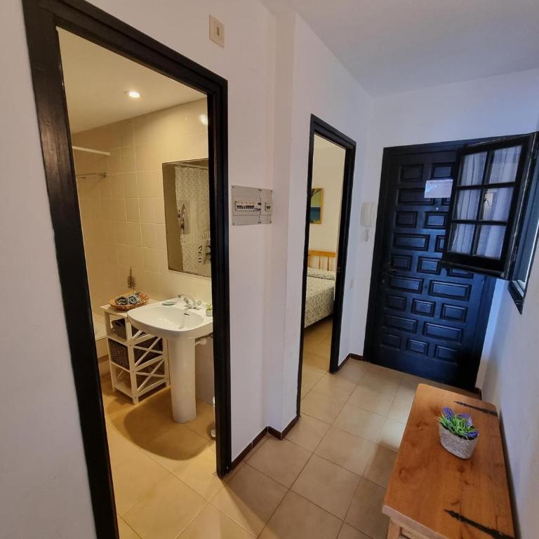Apartamento acogedor con terraza y piscina a 50m de la playa - HISP-236-123 - Apartment - 12