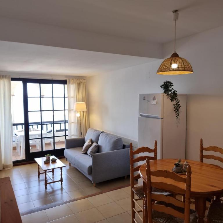 Apartamento acogedor con terraza y piscina a 50m de la playa - HISP-236-123 - Apartment - 14