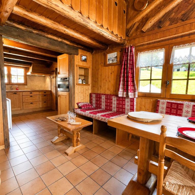 Chalet savoyard cosy au cœur du village, proche des pistes - Appartement 2 Chambres - 5