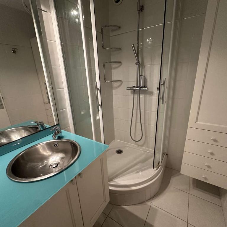 Bel appart 3 pièces avec grande terrasse, proche plage, parking et WIFI - FR-1-328-261 - Apartamento - 4