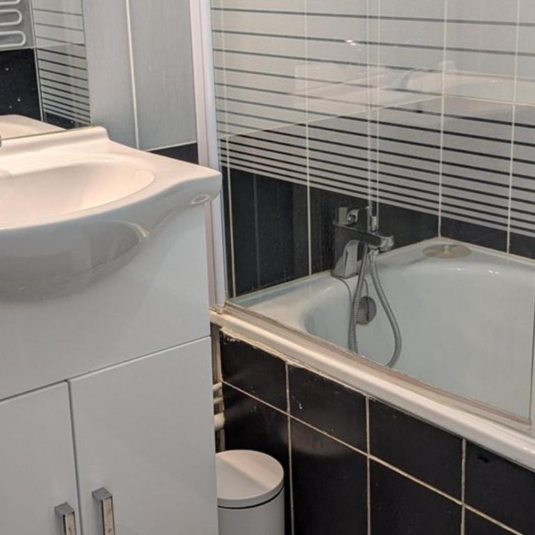 Maxi studio au centre station - 4 pers. - FR-1-262-198 - Apartment - 6