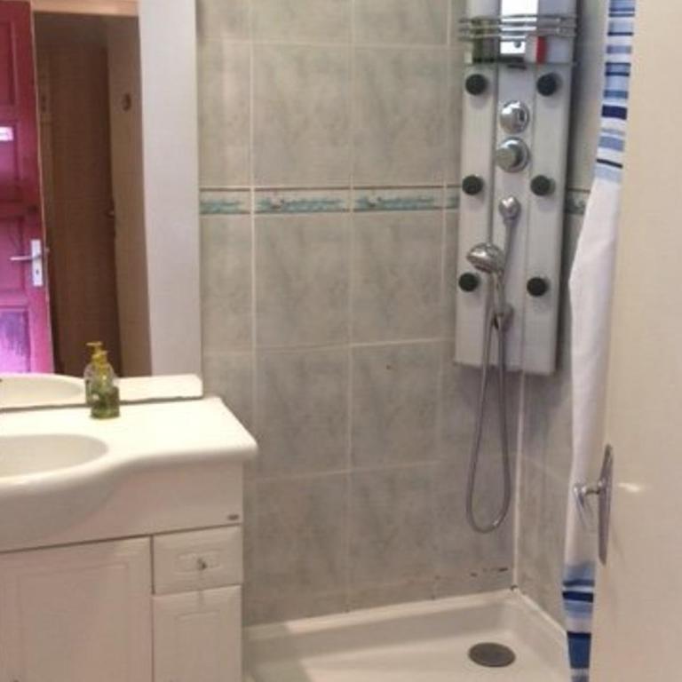 Appartement F3 avec balcon exposé sud, 2 chambres, proche commodités à Amélie-les-Bains - Two-Bedroom Apartment - 7