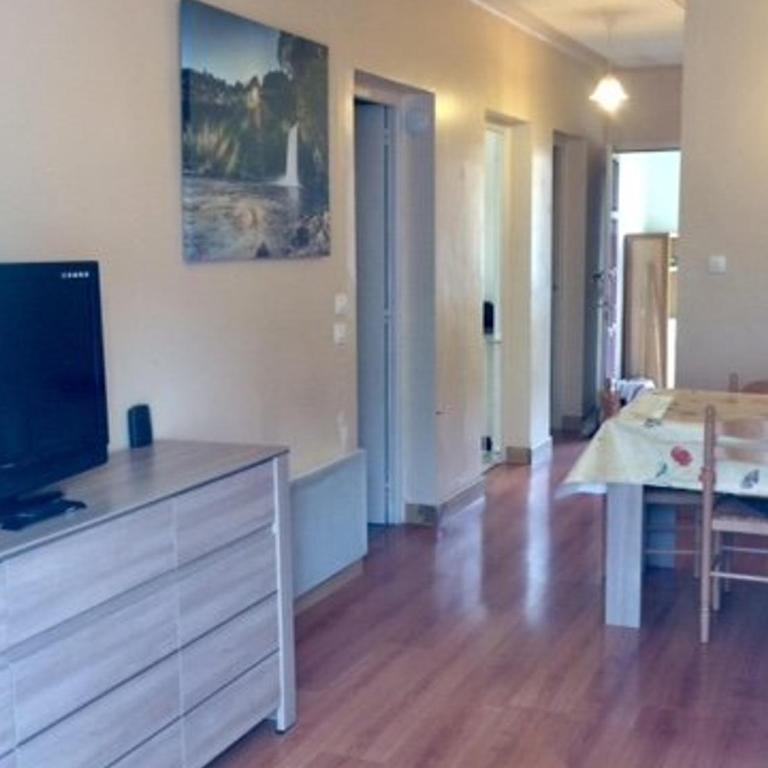 Appartement F3 avec balcon exposé sud, 2 chambres, proche commodités à Amélie-les-Bains - Two-Bedroom Apartment - 9