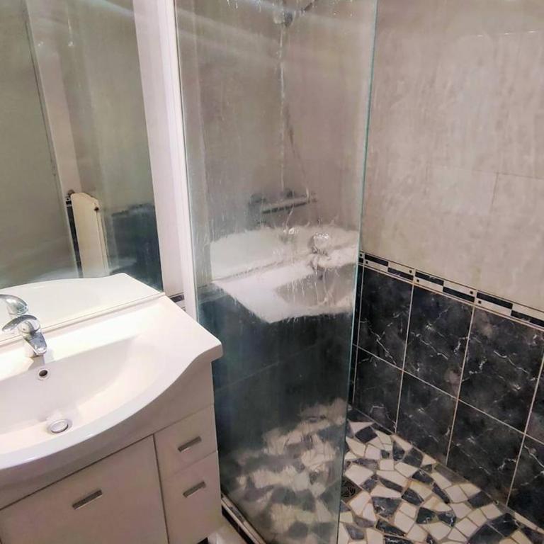 T2 rénové face mer avec balcon au Canet-Plage, 4 pers - FR-1-696-127 - Appartement - 5