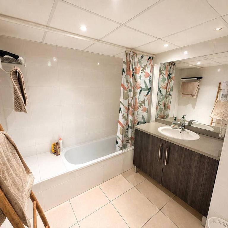 Appartement T2 climatisé avec terrasse, proche plage à Argelès-sur-Mer, parking et piscine inclus - FR-1-388-202 - Appartement - 5