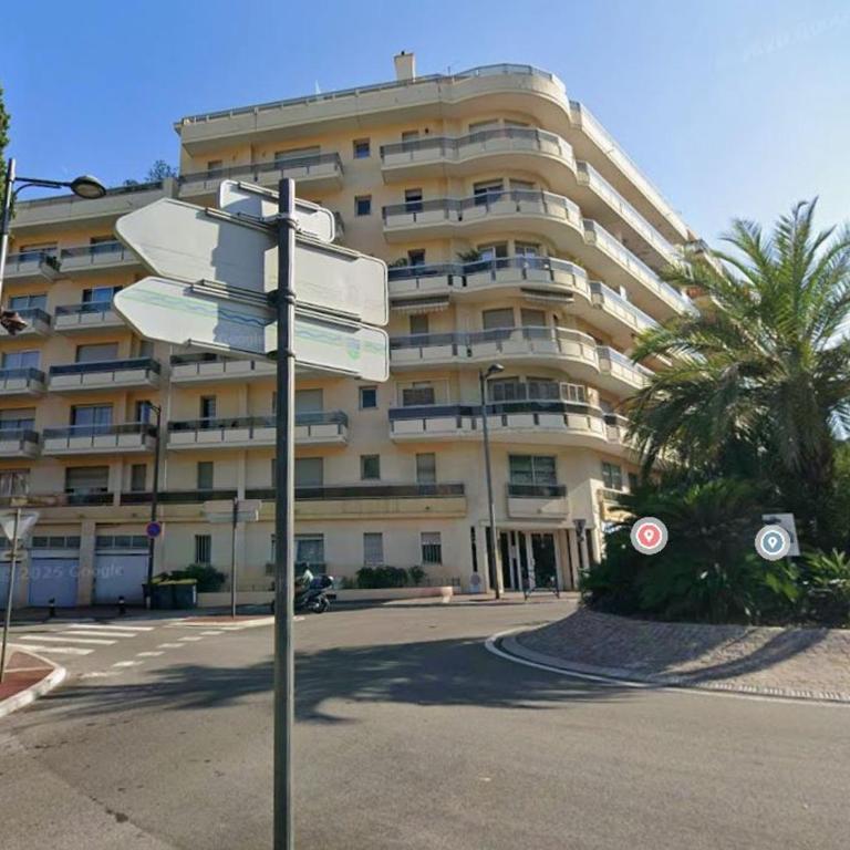 Agréable 2P dernier étage avec immense terrasse et parking privé - FR-1-196-390 - Appartamento - 11