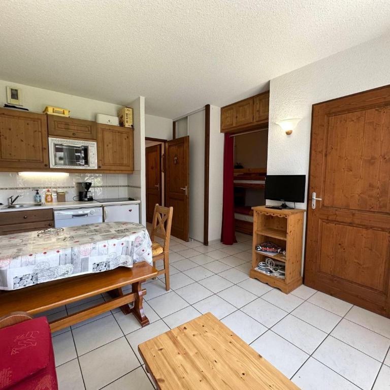 Appartement cosy 6 pers avec balcon en montagne - Appartamento con 1 Camera da Letto - 12