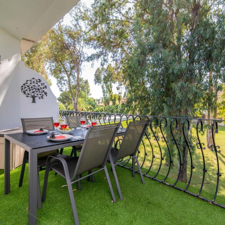 Fuentes del Rodeo - Apartamento Deluxe de 2 dormitorios con vistas al jardín - 27