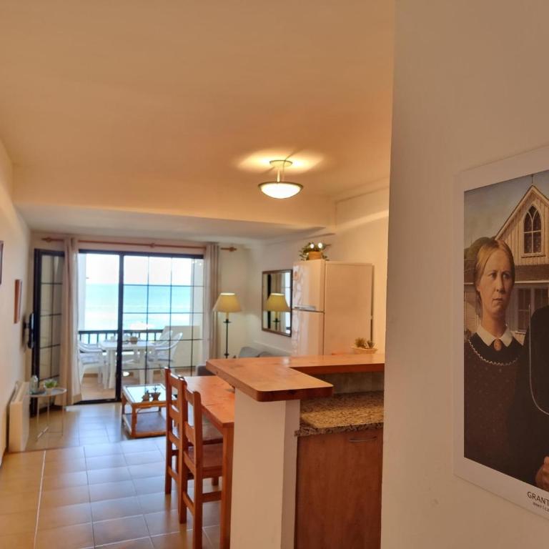 Apartamento acogedor a 50m de la playa con terraza - HISP-236-124 - Apartment - 3