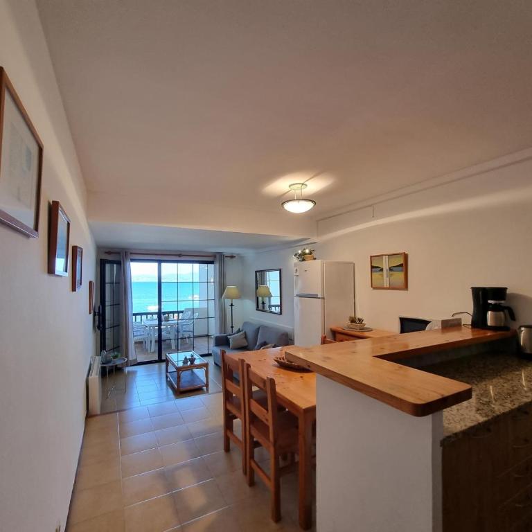 Apartamento acogedor a 50m de la playa con terraza - HISP-236-124 - Apartment - 6