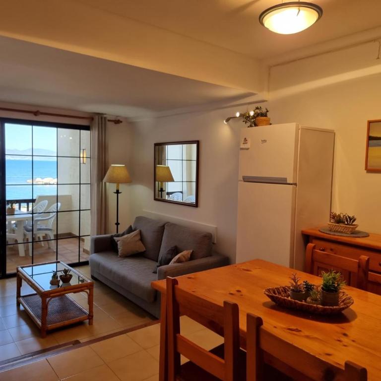Apartamento acogedor a 50m de la playa con terraza - HISP-236-124 - Apartment - 8