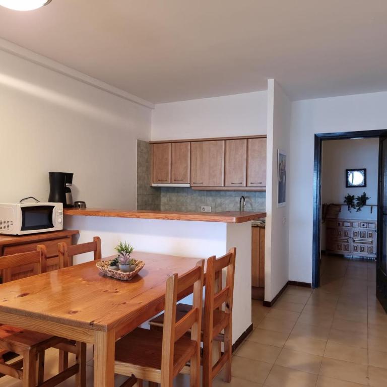 Apartamento acogedor a 50m de la playa con terraza - HISP-236-124 - Apartment - 11