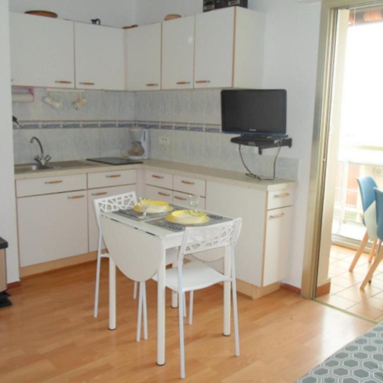 Appartement 2* à Balaruc-les-Bains, animaux admis, proche Thermes - FR-1-503-65 - Appartement (4 Adultes) - 9