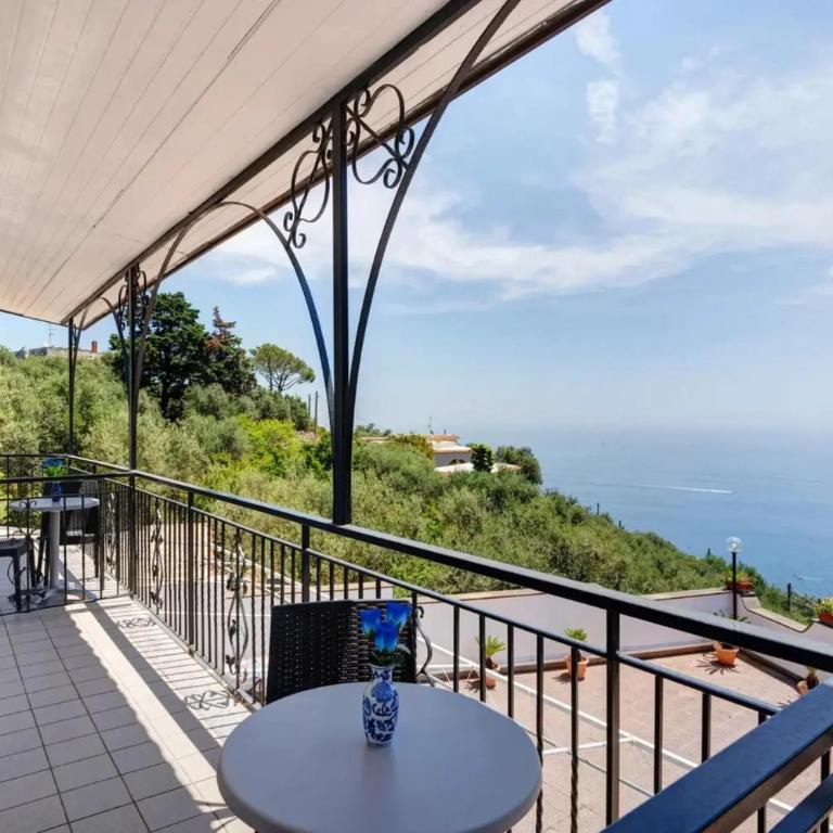 Villa Azzurra - Appartamento Superior con 1 Camera da Letto e Balcone - 3