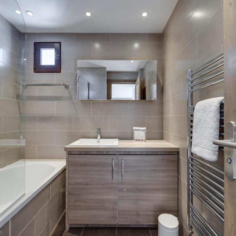 Appartement lumineux au Val Claret, proche pistes et commerces - FR-1-889-32 - Appartement - 11