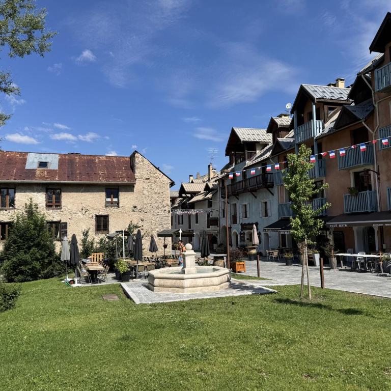 Charmant duplex 3 chambres, 8 personnes avec jardin, cheminée, proche pistes - Serre Chevalier - FR-1-762-32 - Appartement - 3