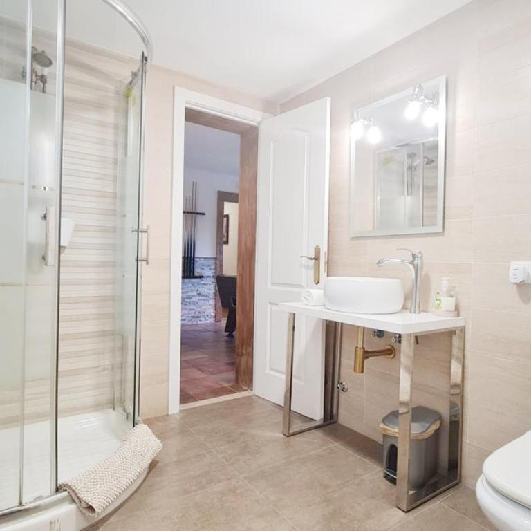 6 Bedroom Villa with Private Pool Games Room - Villa con piscina privada - 4