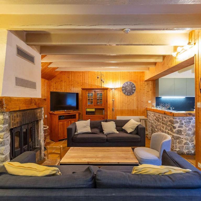 Maison au centre du village, cour privative, au calme, Wi-Fi, cheminée, idéale pour familles. - FR-1-401-234 - Maison de Vacances - 4