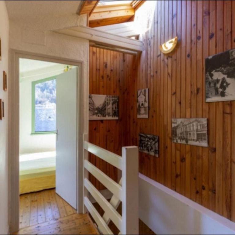 Maison au centre du village, cour privative, au calme, Wi-Fi, cheminée, idéale pour familles. - FR-1-401-234 - Maison de Vacances - 12