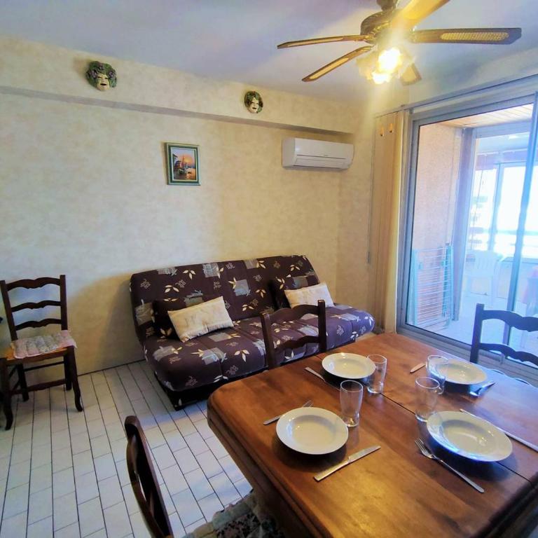 Appartement 3 pièces avec climatisation et parking au centre de Canet-Plage - FR-1-696-105 - Appartement - 13