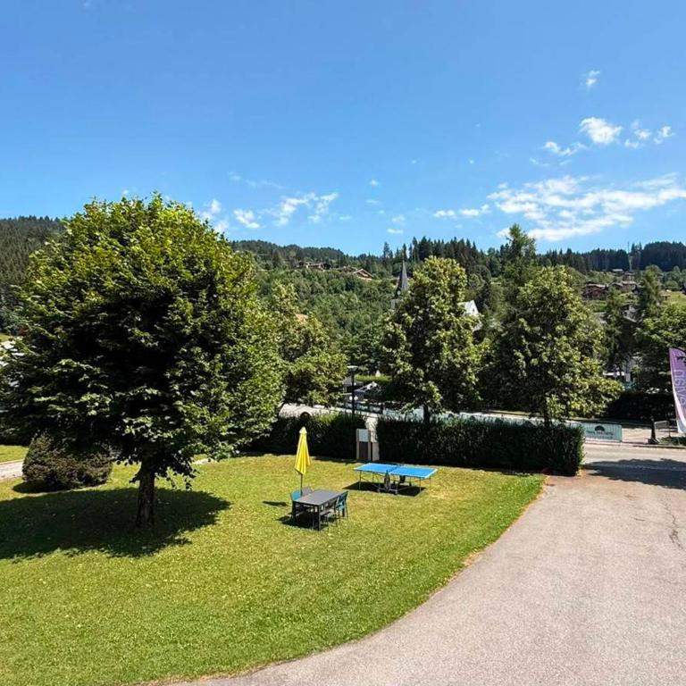 Appartement lumineux, chalet rénové, centre Les Gets, 6 pers, proche pistes, parking - FR-1-598-158 - Appartement - 12