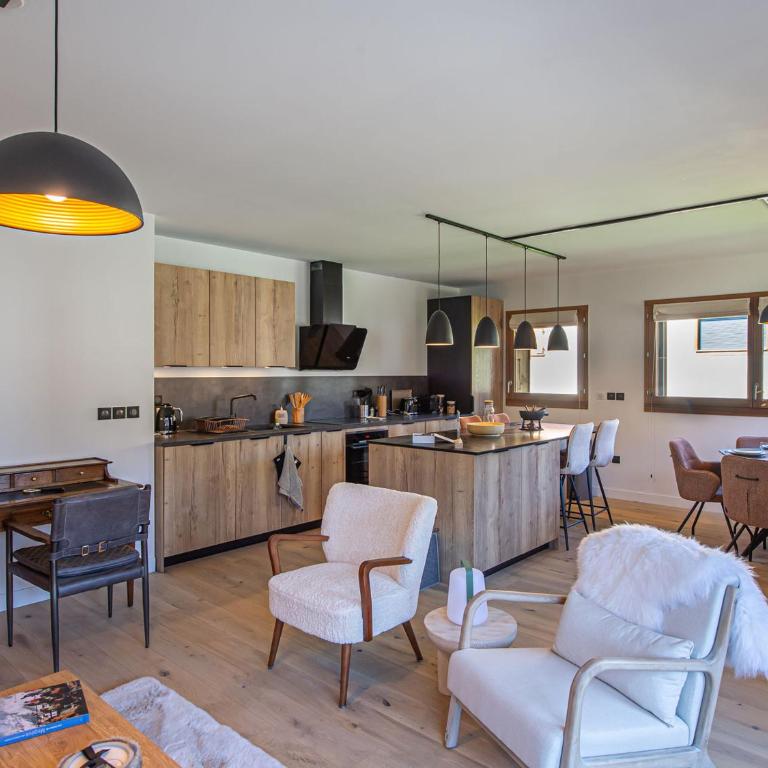 Appartement chic alpin de 100m² avec balcon et garage, proche centre Megève - FR-1-569-100 - Apartment - 11