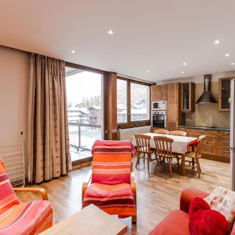 Confortable 3 pièces · Centre · 5 min des pistes · Parking · Wifi - FR-1-518-93 - Apartment - 14