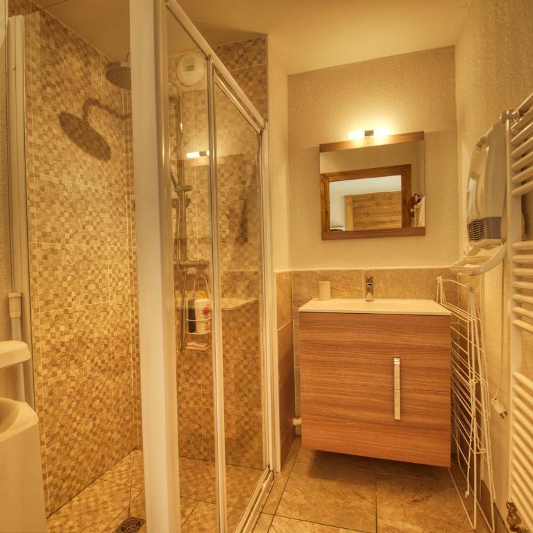 Charmant T3 avec terrasse et vue montagnes, 2 chambres à Morillon - Appartement 2 Chambres - 10