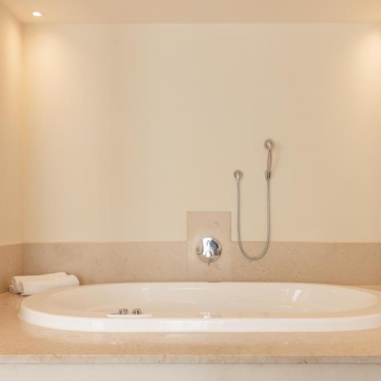 Hotel Fameli - Suite King con Vasca Idromassaggio - 5