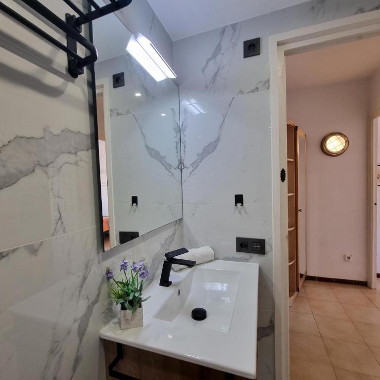 Acogedor apartamento en L'Escala cerca de la playa - HISP-236-136 - Apartment - 24