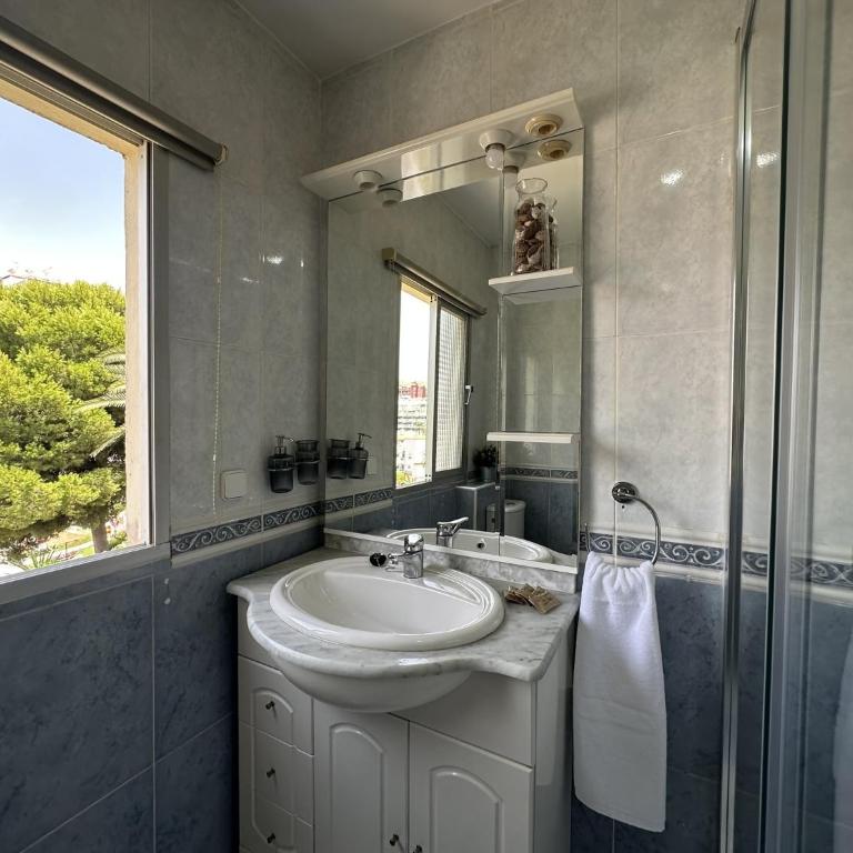 Apto Familiar a 200m Playa Bil-Bil - Two-Bedroom Apartment - 18